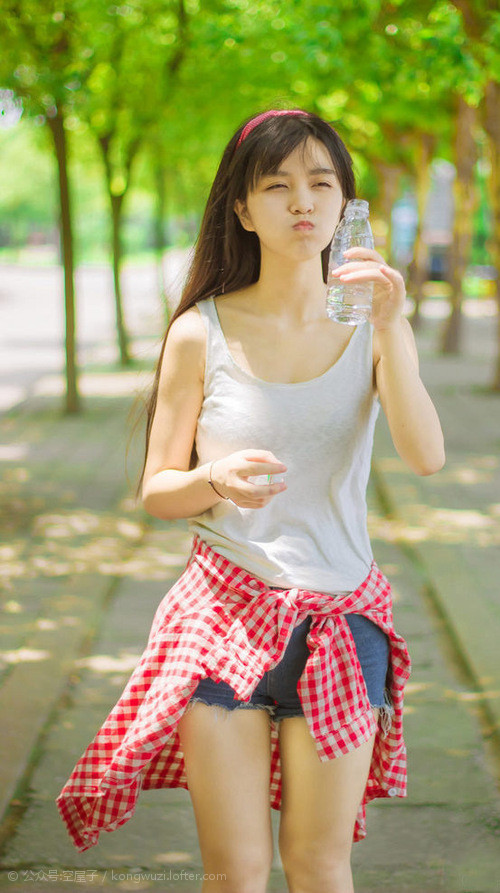 “简阳文体中心:篮球与羽毛球并行,赛事精彩不断”